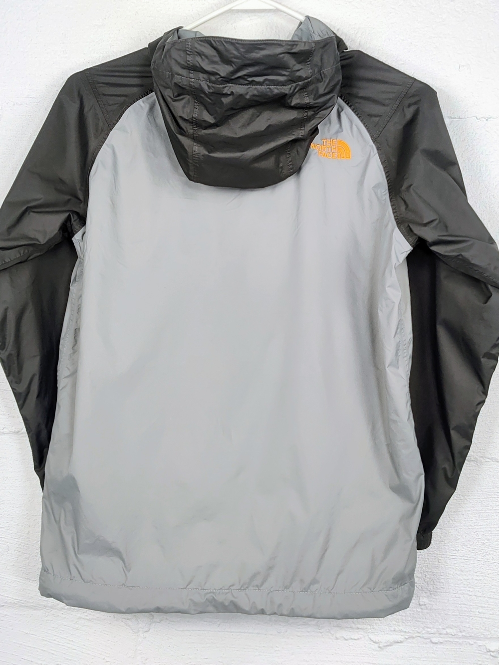 The North Face Boys Lightweight Hooded Rain Jacket - Picture 2 of 6